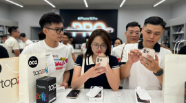 Tín đồ Táo khuyết thức đêm chờ "đập hộp" iPhone 16
