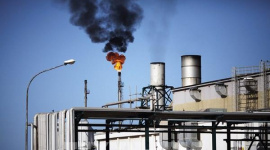 Giá dầu trượt xuống mức thấp nhất 14 tháng