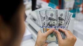 Tỷ giá đảo chiều tăng, giá vàng SJC giảm theo thế giới