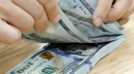 Giá USD ngân hàng "lao dốc", giá mua xuống dưới 25.000 VND/USD