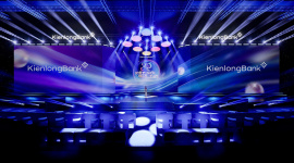 Không chỉ gây “sốt” với màn trình diễn của Chủ tịch Trần Ngọc Minh, KienlongBank còn thưởng lớn cho hơn 3.700 nhân viên