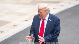 Tổng thống Mỹ không hài lòng vì Fed chậm hạ lãi suất