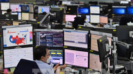 Nhà đầu tư chứng khoán thận trọng trước thềm quyết định của Fed