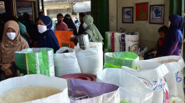 Giá gạo Thái Lan cao nhất sáu tháng, đậu tương tiếp tục giảm