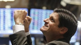 Phiên 15/12: Khối ngoại tung gần 700 tỷ mua ròng trên HOSE, gom mạnh hai cổ phiếu chứng khoán