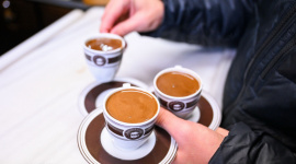 Người Mỹ vẫn phải uống cà phê giá cao dù thuế quan giảm