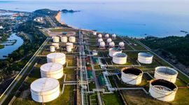 1 công ty dầu khí dự kiến lãi sau thuế hơn 2.000 tỷ đồng năm 2026, cổ phiếu kịch trần phiên cuối tuần