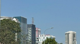 Giá nhà leo thang, hàng tồn kho tăng mạnh