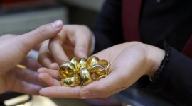 Giá vàng tăng mạnh, vì sao nhiều người nắm giữ mà vẫn run tay?