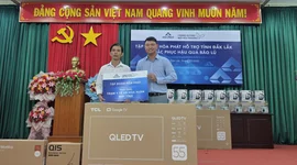 Hòa Phát tặng 100.000m2 tôn, hàng ngàn đồ dùng thiết yếu tại tỉnh Đắk Lắk