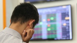 VN-Index tiến sát đỉnh lịch sử nhưng phần lớn cổ phiếu đang "dậm chân" ở vùng 1.580
