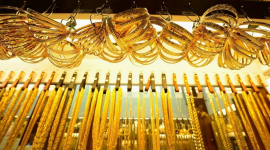 Giá vàng thế giới tiếp tục lập đỉnh mới do lo ngại về biện pháp thuế quan của Mỹ