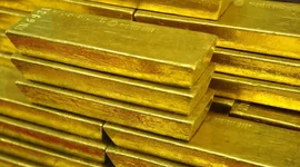 Giá vàng tăng vọt lên gần mức cao kỷ lục do lo ngại chiến tranh thương mại