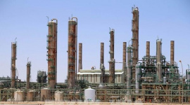 Giá dầu tăng mạnh trước nguy cơ gián đoạn nguồn cung