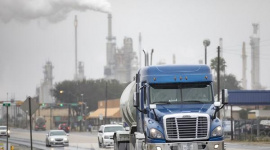 Giá dầu phục hồi sau phiên bán tháo ngày 5/2