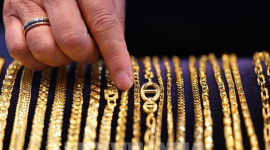 Vàng tiếp tục lên giá khi căng thẳng thương mại leo thang