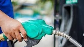 Giá xăng dầu giảm mạnh, RON 95 xuống dưới 20.500 đồng/lít