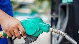 Giá xăng dầu giảm mạnh, RON 95 xuống dưới 20.500 đồng/lít