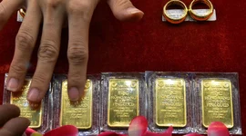Tiếp tục phá đỉnh, vàng SJC vọt lên mốc 102 triệu đồng/lượng