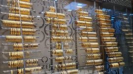 Vàng giảm giá khi nhà đầu tư chờ thêm tín hiệu về lãi suất