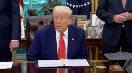 Ông Trump công bố thỏa thuận thương mại sơ bộ với Anh, bitcoin trở lại mốc 100.000 USD, Down Jones tăng hơn 250 điểm