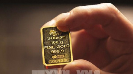 Giá vàng chịu áp lực từ đồng USD và số liệu kinh tế của Mỹ