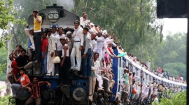 Nhà đầu tư “đổ xô” mở tài khoản chứng khoán khi VN-Index lên đỉnh 3 năm