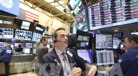 Phố Wall lập đỉnh mới trước khả năng Fed sớm hạ lãi suất