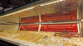 Vàng áp sát đỉnh kỷ lục, chờ thêm tín hiệu từ Fed