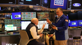 Chứng khoán Mỹ rời khỏi mức cao kỷ lục, ba chỉ số chính chìm trong sắc đỏ