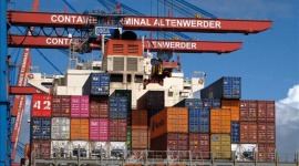 Singapore: Xuất khẩu tăng trưởng vượt dự báo