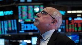 Khối ngoại tiếp đà bán ròng phiên cuối tuần, "xả" 350 tỷ đồng tại một cổ phiếu ngân hàng