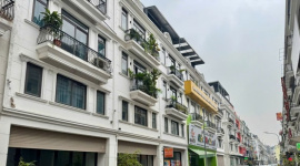 Bất động sản nhà ở Bắc – Nam “ngược chiều”: Hà Nội hạ giá giữ nhịp, TP.HCM bung hàng tạo sóng