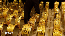 Giá vàng và bạc lao dốc trước tin đồn về “ghế nóng” Chủ tịch Fed