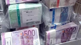 Đồng euro xuống thấp kỷ lục trong 17 tháng qua