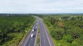 Thiếu hụt nghiêm trọng nguồn cung nhựa đường phục vụ thi công dự án mở rộng đoạn cao tốc TP.HCM