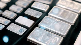 Sáng ngày 7/10: Giá bạc tăng trở lại khi USD và lợi suất trái phiếu hạ nhiệt