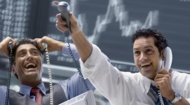 Phiên 11/2: Khối ngoại bất ngờ "rót" gần 2.200 tỷ đồng mua ròng, cổ phiếu nào là tâm điểm gom hàng?