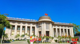 Lãi suất liên ngân hàng tiếp tục giảm mạnh trên diện rộng, NHNN hút ròng thanh khoản