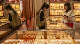 Giá vàng đi lên trong bối cảnh giới đầu tư chờ tín hiệu từ Fed