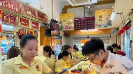 Ngay Tết, hàng loạt cửa hàng vàng ra thông báo nóng
