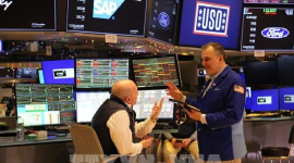 Chứng khoán Mỹ lao dốc trước lo ngại kép về thuế quan và AI