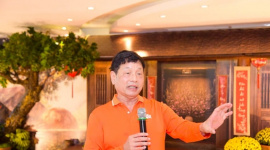 Cổ đông FPT “khổ” vì AI?