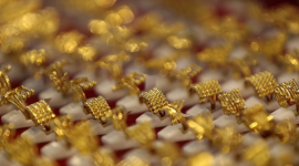 Giá vàng thế giới giảm do áp lực chốt lời và đồng USD phục hồi