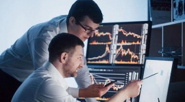 Phiên 24/2: Khối ngoại bán mạnh FPT, ngược dòng "tung" hơn 1.000 tỷ gom một cổ phiếu bluechip