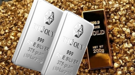 Giá vàng tăng 4.000.000 đồng/lượng so với sáng nay, bạc lượn sóng