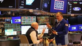 Phố Wall tăng mạnh phiên cuối tuần, Dow Jones lần đầu vượt mốc 50.000 điểm