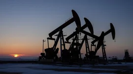 Giá dầu giảm 1% sau đề xuất giải phóng kho dự trữ của IEA