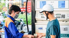 Bộ Công thương cấm găm hàng xăng dầu chờ tăng giá