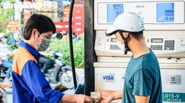 Bộ Công thương cấm găm hàng xăng dầu chờ tăng giá